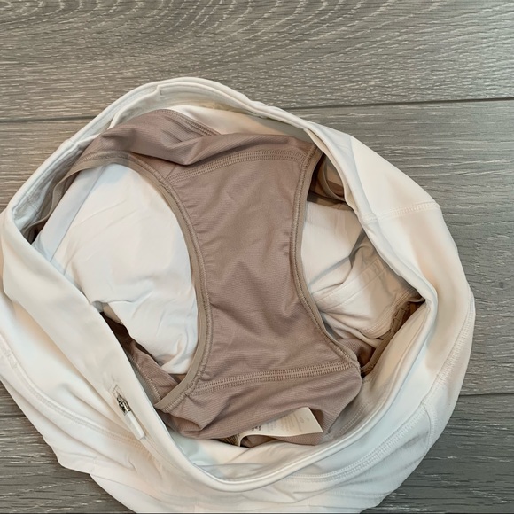 LULULEMON - RUN TIMES SHORTS 4”, WHITE, SIZE 4 - Picture 6 of 10